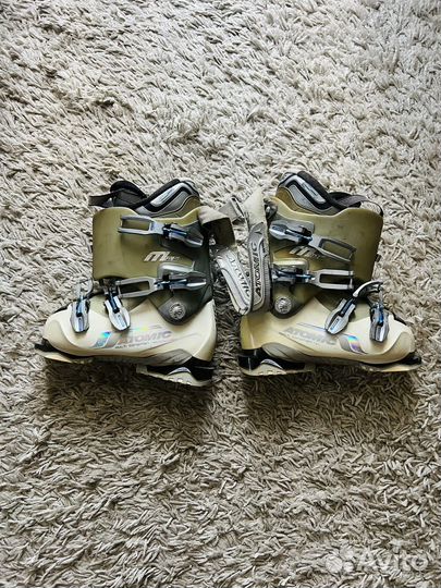 Горнолыжные ботинки atomic 38 размер