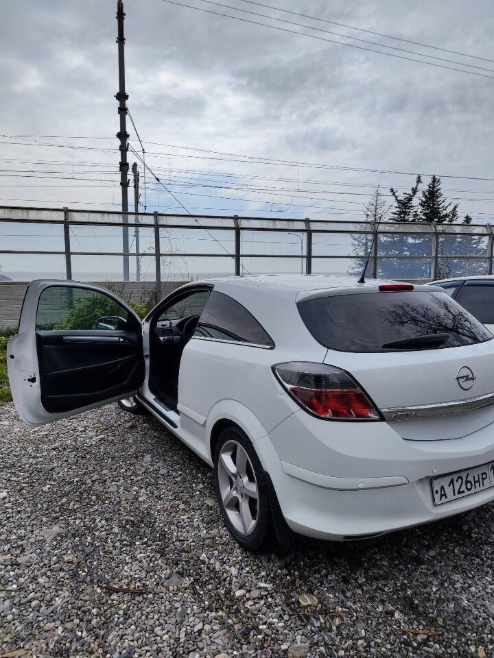 Opel Astra GTC: фото владельца