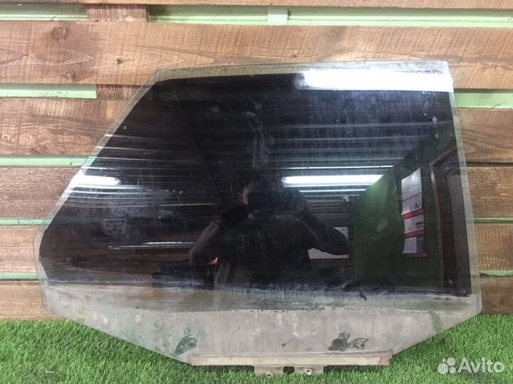 Заднее правое стекло ваз 2110-2112