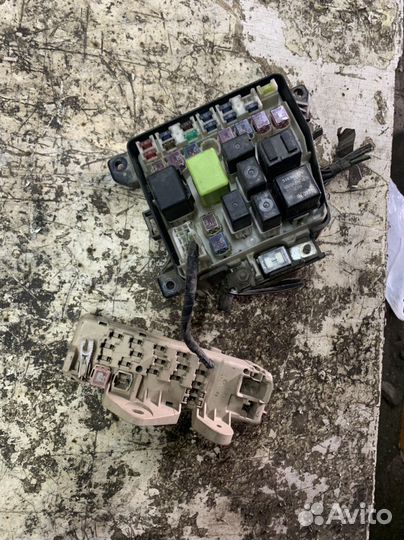 Блок предохранителей Mazda Familia