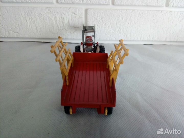 Модель Трактора Massey Ferguson 65 1:43