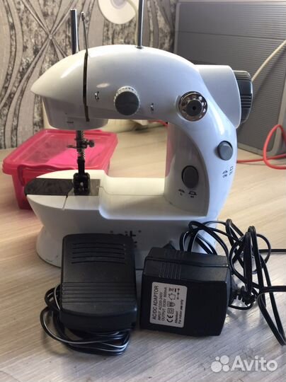 Мини швейная машинка