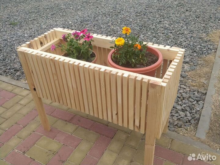 Садовая подставка под цветы