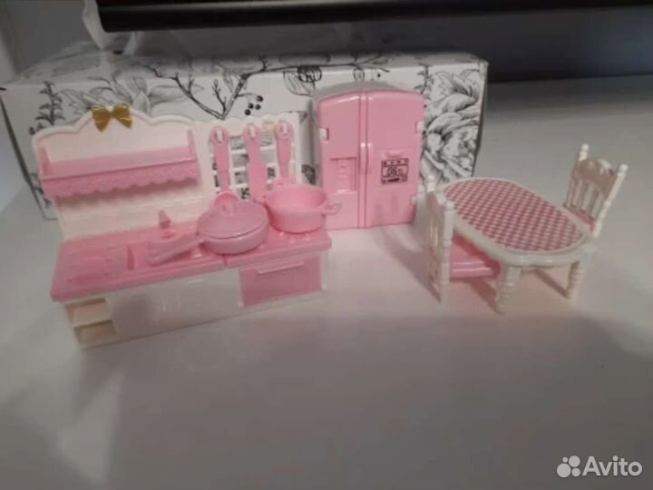 Кухня с посудкой, куклы с питомцами