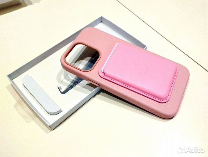 Чехол кожаный на iPhone 14 Pro Max. Розовый