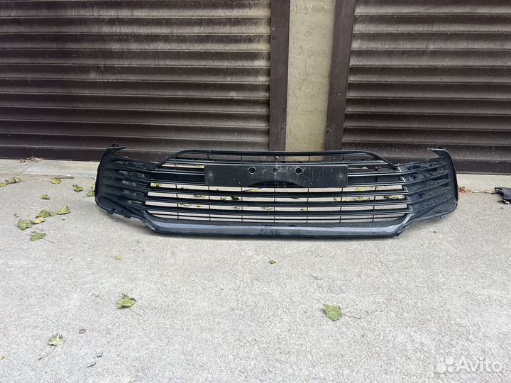 Решетка на бампер Toyota Camry 75