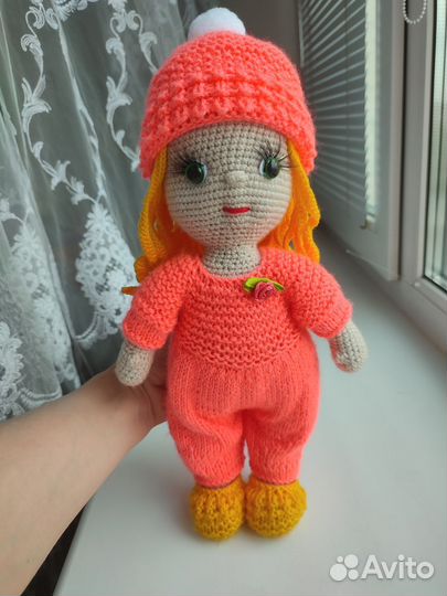 Вязаная кукла ручной работы