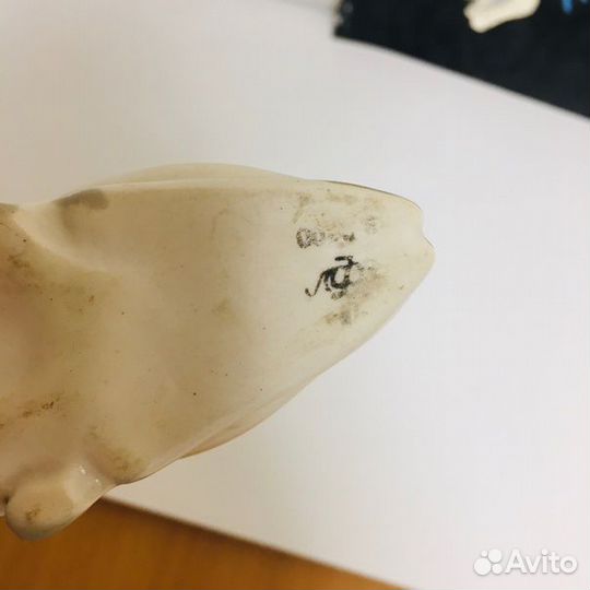 Фарфоровая статуэтка