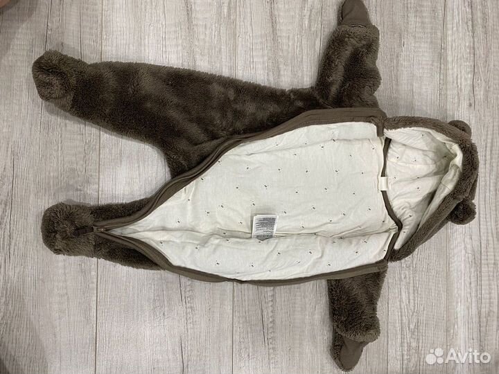 Плюшевый медведь костюм и кросовки