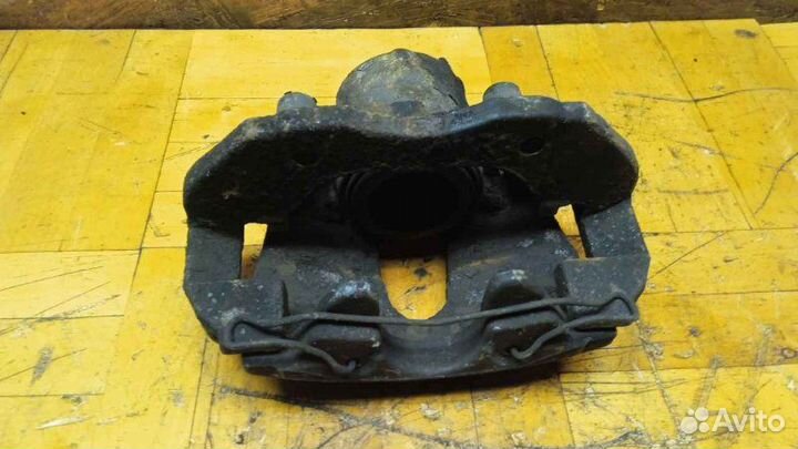 Суппорт передний правый Ford Focus 2 1.6 2008-2011