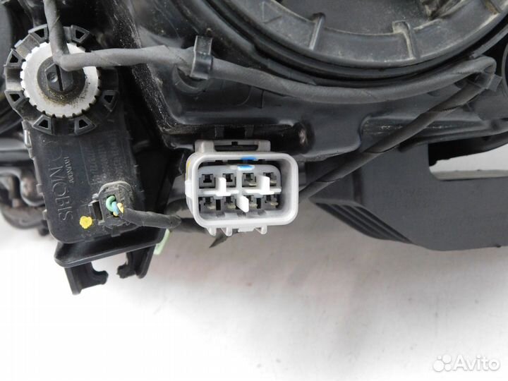 Фара правая Mitsubishi Outlander