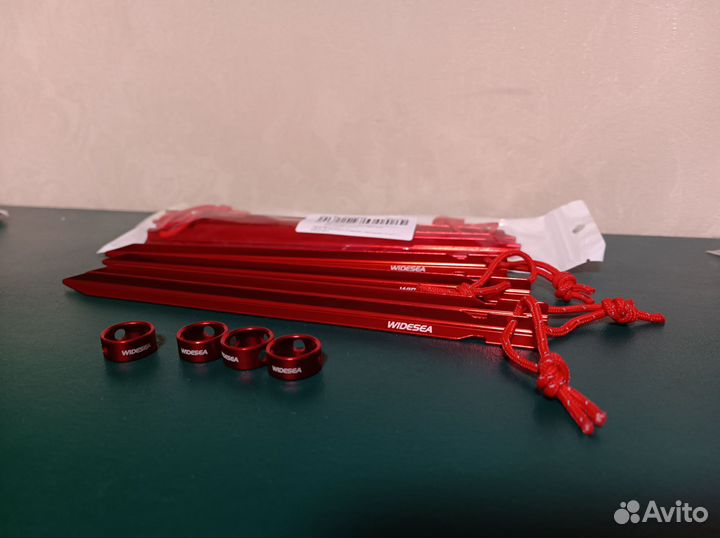 Колышки и фонарик для палатки