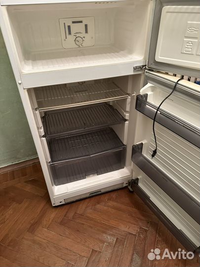 Холодильник Goldstar