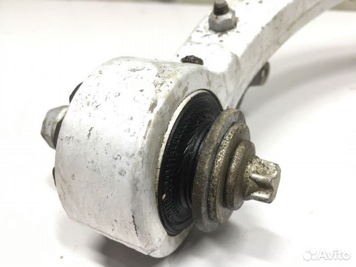 Рычаг подвески верхний передний правый