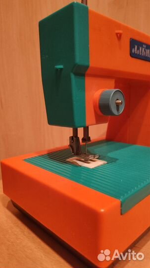 Детская швейная машинка Аленка