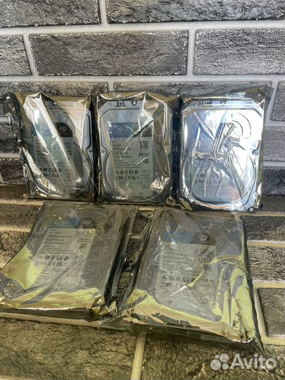 Seagate SkyHawk 4 TB новые в упаковке