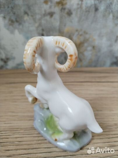 Статуэтка фарфор Козёл Винторогий Горный Россия