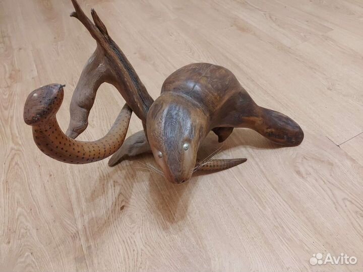 Статуэтка из дерева