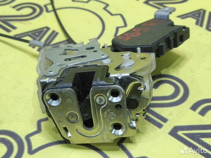 Замок двери задний левый Subaru Forester SG5 EJ205