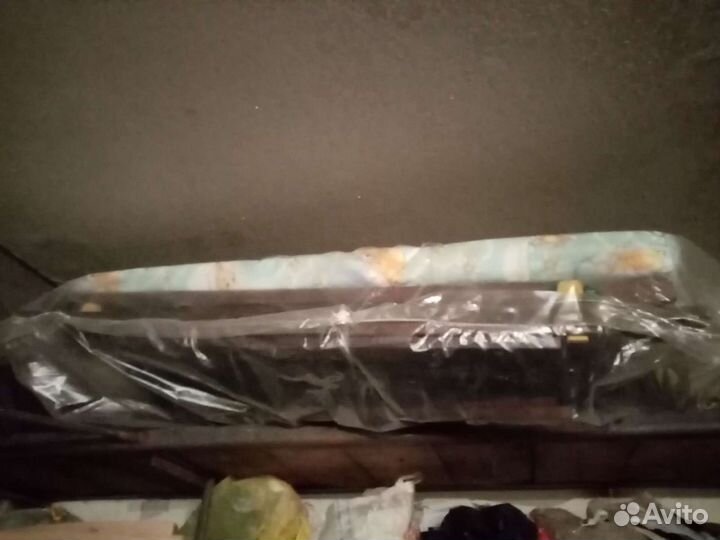 Детская кроватка с маятником