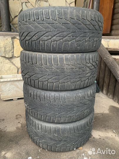 Nokian Tyres Hakkapeliitta R2 SUV 275/40 R20 106