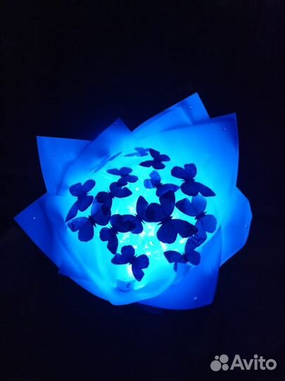 Светящийся букет из бабочек