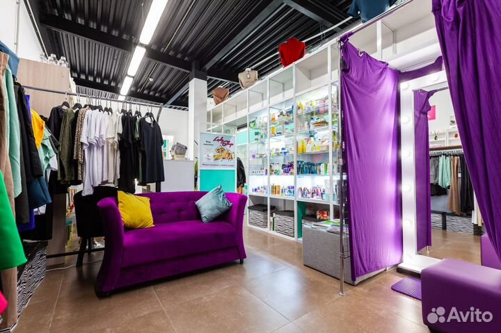 Шоурум Женской одежды и косметики