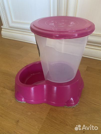 Кормушка для кошек и собак