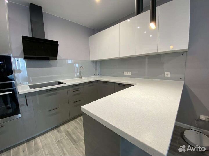 Кухонный фартук из стекла