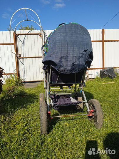 Прогулочная коляска