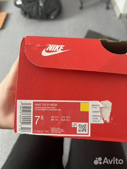 Кроссовки nike tech hera