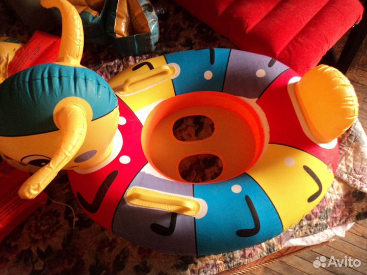 Надувной круг, жилет, нарукавники, подушки