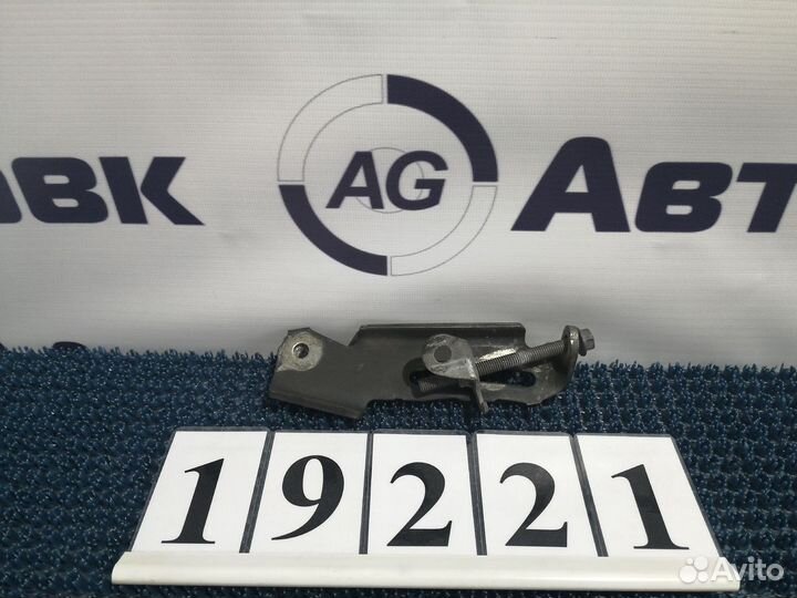 Натяжитель ремня генератора Toyota Noah