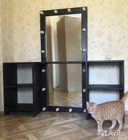 Зеркало гримерное с тумбами