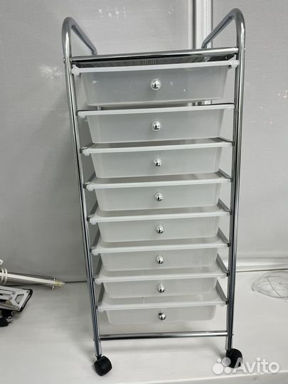 Тележка на колесиках