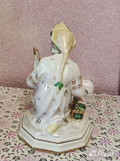 Статуэтка фарфоровая Малахитовая шкатулка. СССР