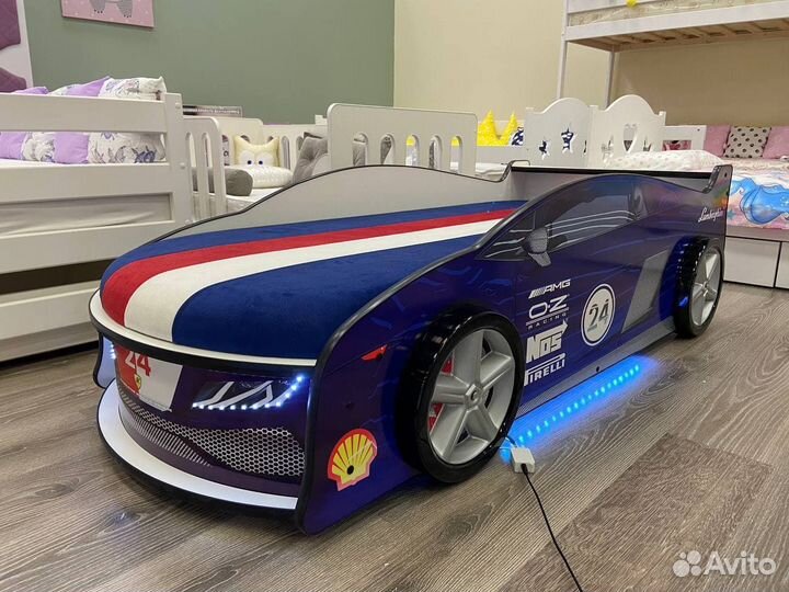 Детская кровать машина