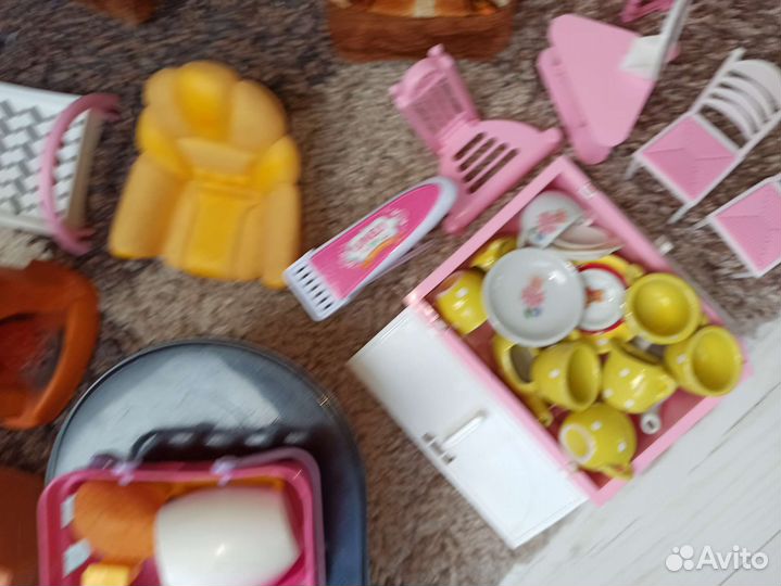 Детская кукольная мебель и посуда