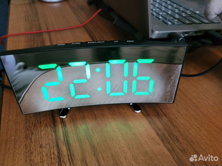 Настольные электронные часы с будильником