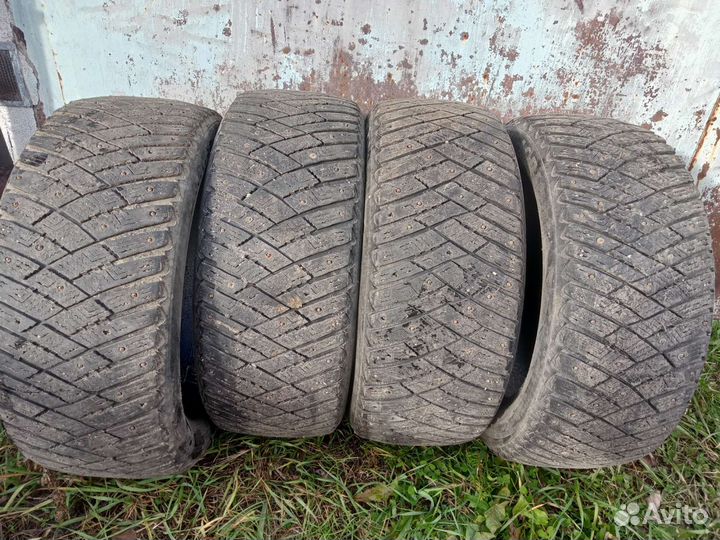 Goodyear UltraGrip 215/55 R16 97M