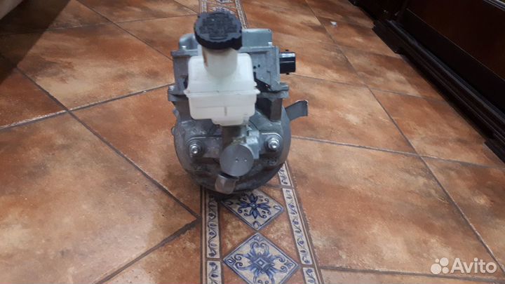 Цилиндр тормозной главный Nissan Leaf, 2014год