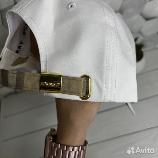Бейсболка белая Burberry