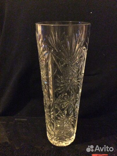 Вазы хрустальные и стеклянная