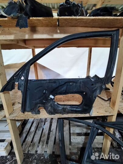 Рамка стекла передняя левая audi 100 c4