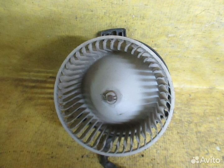 Мотор печки 87103-17010, 87103-42010 на Toyota Rau