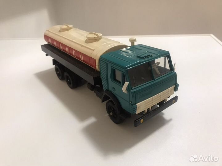 Модель грузовика Камаз 53212 (молоковоз)