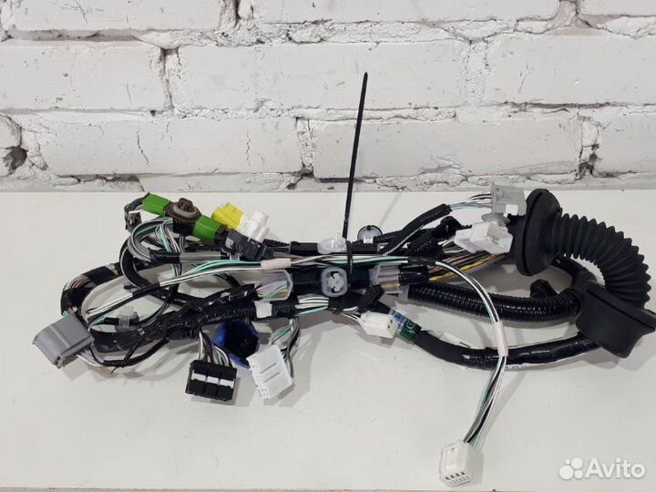 Жгут проводов двери передний правый Toyota Rav4