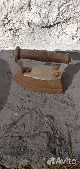 Утюг старинный