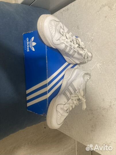 Кроссовки adidas