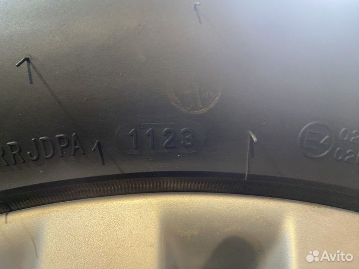 Резина комплект 275 55 R19 Grenlander L-Zeal 56